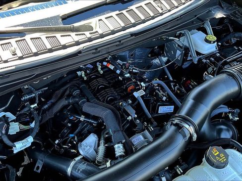 Used 2025 Ford Expedition Active AWD/4WD image 32