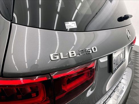 Certified 2022 Mercedes-Benz GLB 250 4MATIC image 32