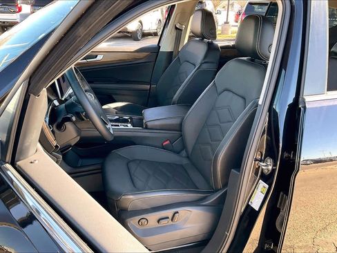 Used 2025 Volkswagen Atlas SE image 8