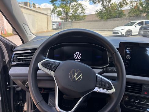 Used 2025 Volkswagen Jetta SE image 34