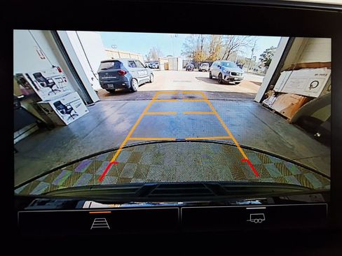 Used 2022 GMC Yukon XL SLE w/ Gmc Pro Safety Plus Package image 15