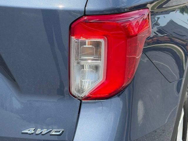 Used 2021 Ford Explorer XLT w/ Equipment Group 202A AWD/4WD image 21