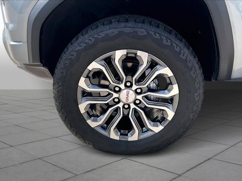 Used 2024 GMC Canyon Denali image 11