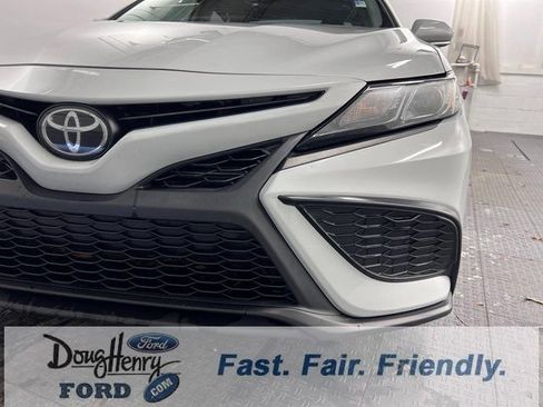 Used 2022 Toyota Camry SE w/ Convenience Package image 11