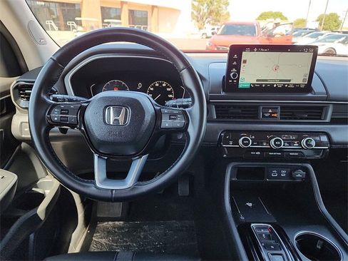 Used 2023 Honda Pilot Touring image 11