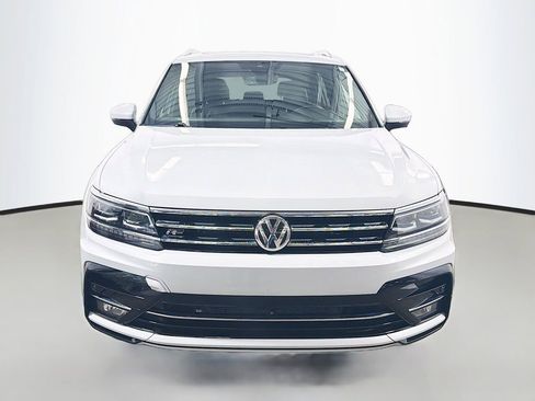 Used 2018 Volkswagen Tiguan SEL Premium w/ R-Line Package AWD/4WD image 2