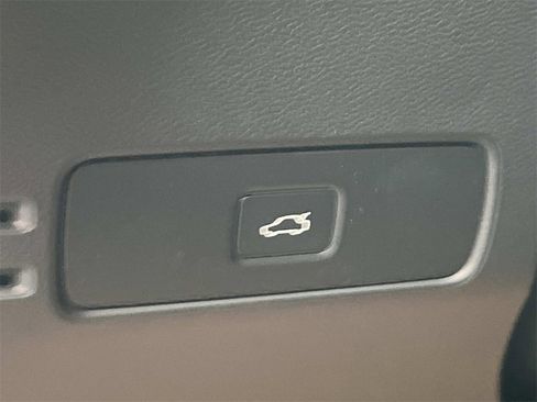 New 2026 Volvo XC40 B4 Core w/ Climate Package image 23