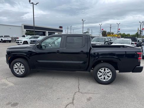 Used 2023 Nissan Frontier SV image 2