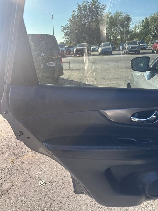 Used 2015 Nissan Rogue SV AWD/4WD image 20
