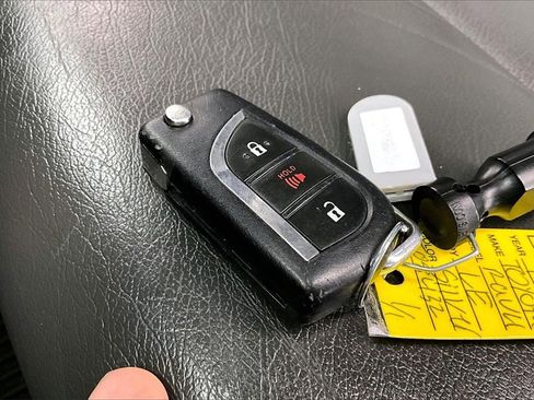 Used 2019 Toyota RAV4 LE image 11