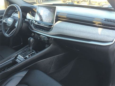 Certified 2024 Jeep Compass Latitude image 26