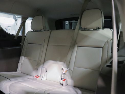 Used 2021 GMC Yukon XL Denali w/ Denali Ultimate Package image 21