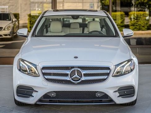 Used 2020 Mercedes-Benz E 350 4MATIC Sedan image 5