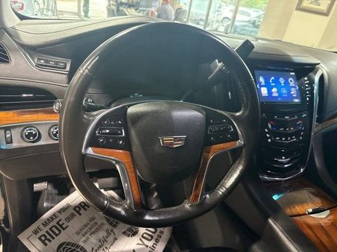 Used 2015 Cadillac Escalade Luxury image 15