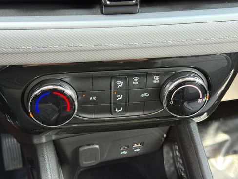 Used 2024 Chevrolet TrailBlazer LT AWD/4WD image 16