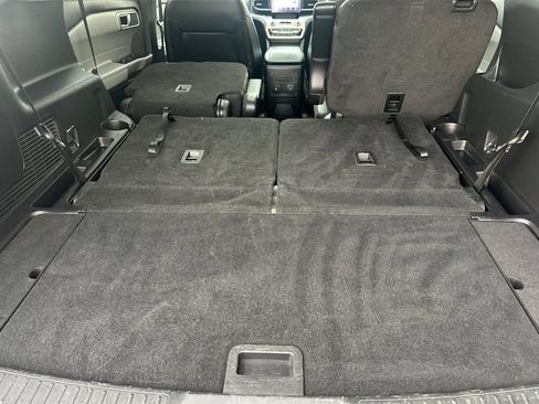 Used 2022 Ford Explorer XLT image 17