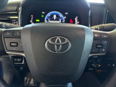 Used 2025 Toyota Camry LE image 31