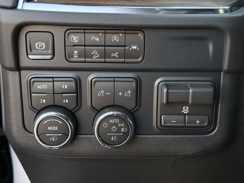 New 2026 Chevrolet Suburban High Country image 21