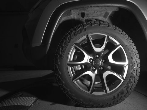 Used 2025 Jeep Compass Trailhawk AWD/4WD image 12
