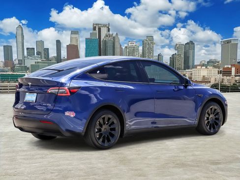 Used 2024 Tesla Model Y Long Range AWD/4WD image 4