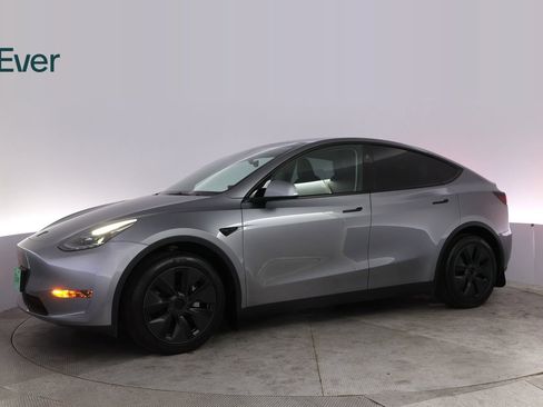 Used 2024 Tesla Model Y Long Range RWD image 18