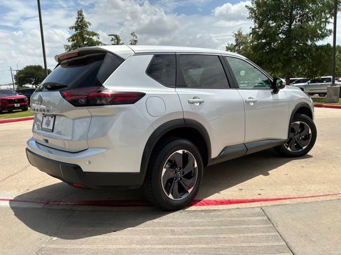 Used 2025 Nissan Rogue SV FWD image 6