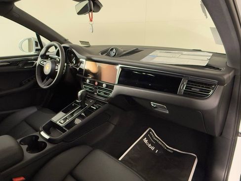 New 2026 Porsche Macan image 19