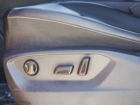 Used 2020 Volkswagen Atlas Cross Sport SE w/ Panoramic Sunroof Package image 33