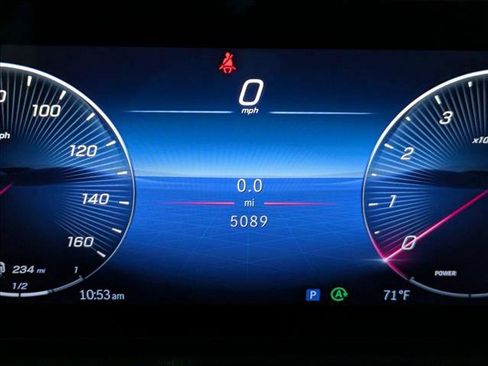 Used 2025 Mercedes-Benz GLB 250 4MATIC image 10