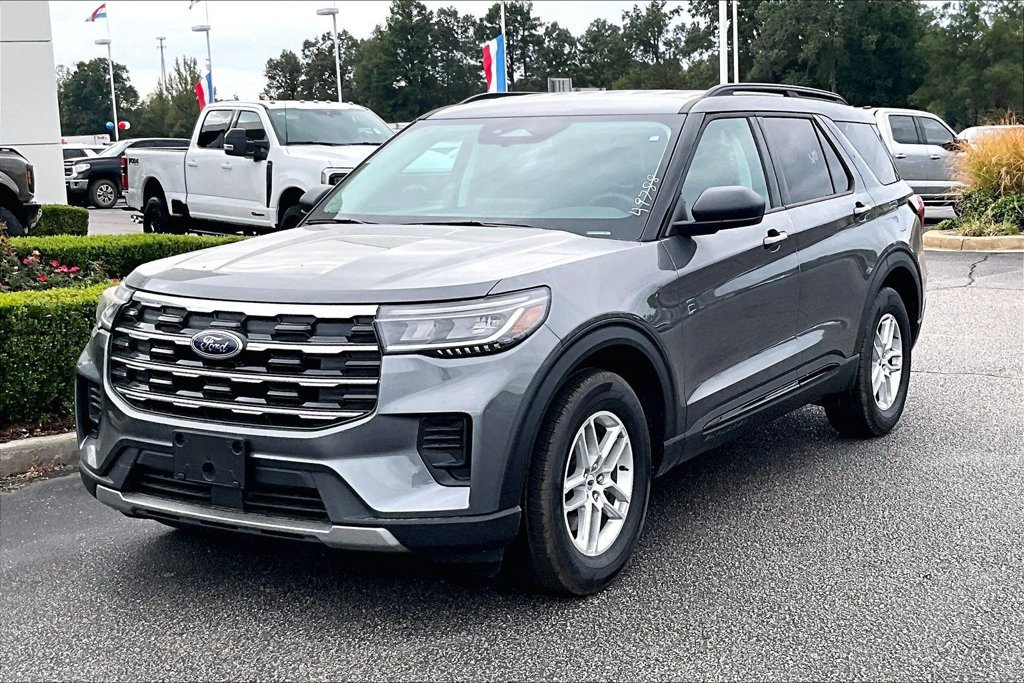 New 2026 Ford Explorer Active RWD image 2
