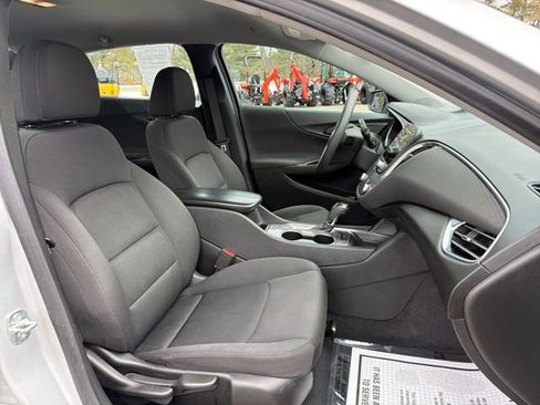 Used 2020 Chevrolet Malibu LT image 25