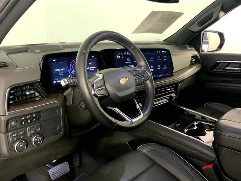 Used 2025 Chevrolet Tahoe Premier AWD/4WD image 15
