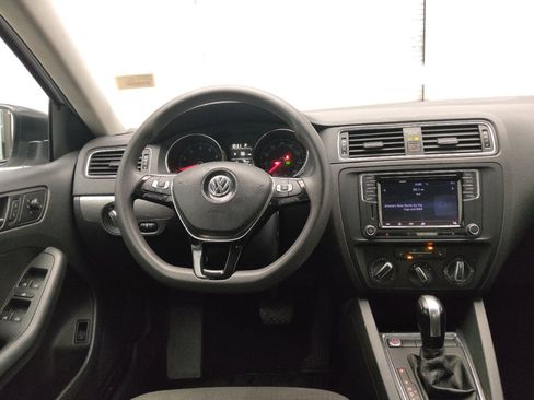 Used 2016 Volkswagen Jetta SE FWD image 22