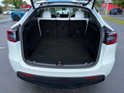 Used 2024 Tesla Model Y Long Range AWD/4WD image 23