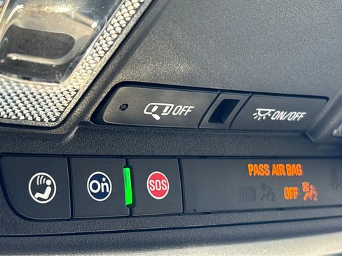 Used 2023 Chevrolet Traverse RS image 26