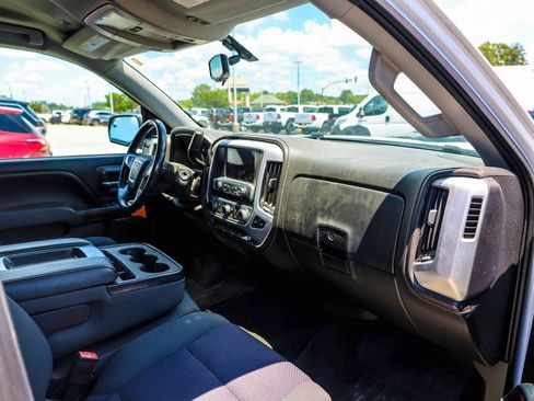 Used 2017 GMC Sierra 1500 SLE w/ SLE Value Package AWD/4WD image 3