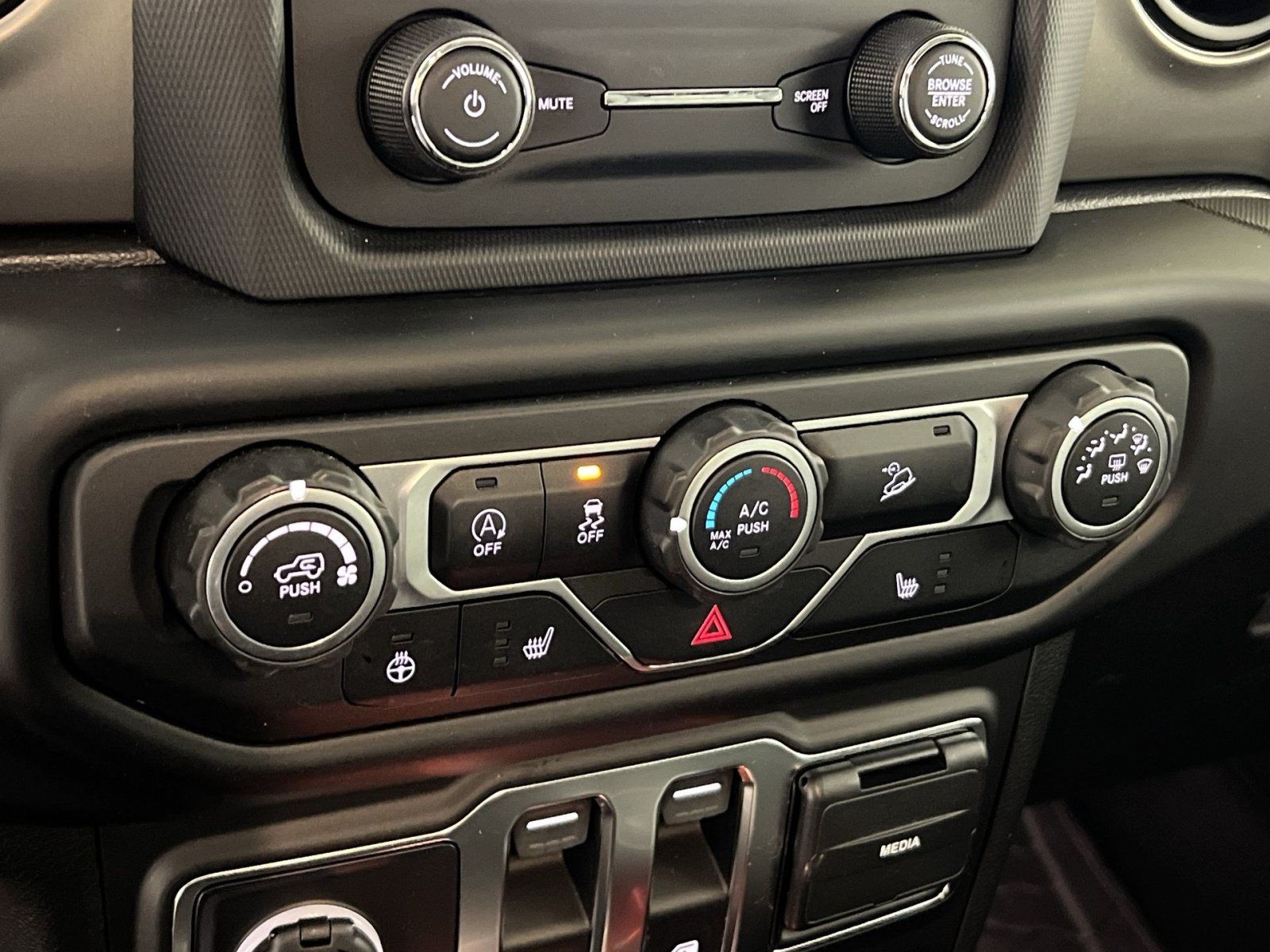 Used 2019 Jeep Wrangler Sport AWD/4WD image 21