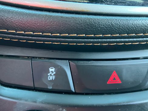 Used 2022 Chevrolet Trax LT w/ Sport Edition image 21