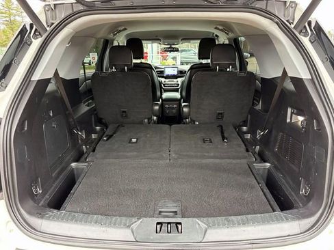 Used 2020 Ford Explorer XLT w/ Equipment Group 202A AWD/4WD image 18