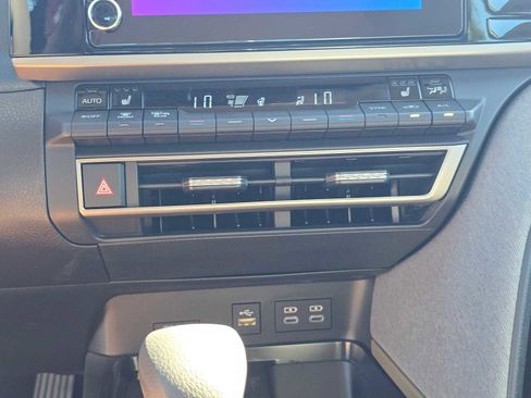 Used 2025 Toyota Camry LE image 29