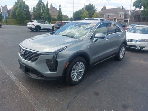 Used 2024 Cadillac XT4 Luxury w/ LPO, Floor Liner Package FWD image 4
