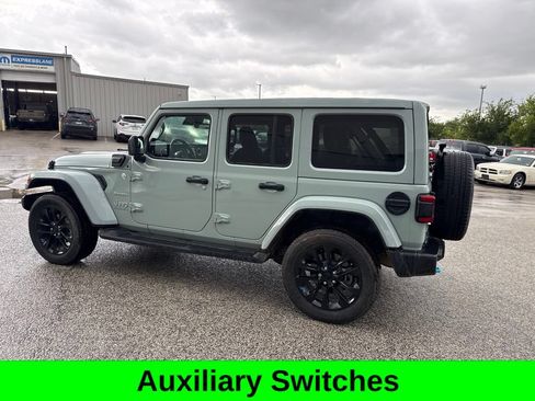 Used 2023 Jeep Wrangler Unlimited Sahara w/ Cold Weather Group AWD/4WD image 19