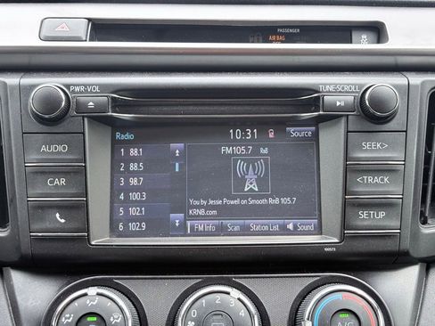 Used 2016 Toyota RAV4 LE FWD image 9
