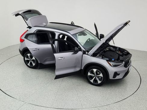 New 2026 Volvo XC40 B5 Plus w/ Protection Package Premier image 38