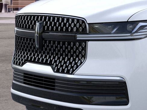 New 2026 Lincoln Navigator Reserve AWD/4WD image 17