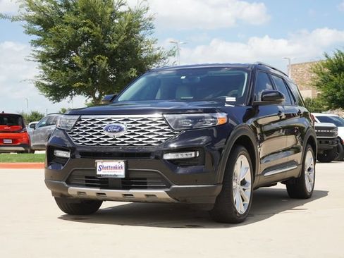 Used 2023 Ford Explorer Platinum w/ Technology Package AWD/4WD image 3
