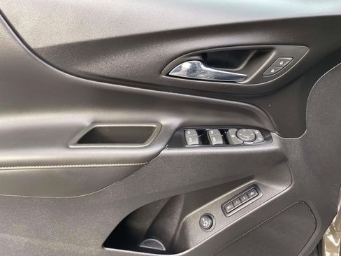 Used 2023 Chevrolet Equinox Premier image 18