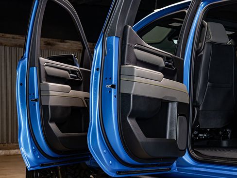 Used 2025 Chevrolet Silverado 1500 ZR2 w/ Technology Package image 31