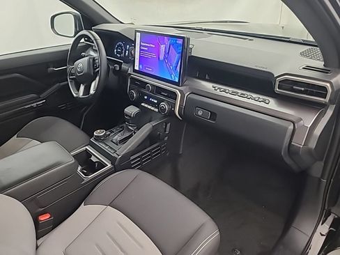 Used 2025 Toyota Tacoma TRD Off-Road AWD/4WD image 15