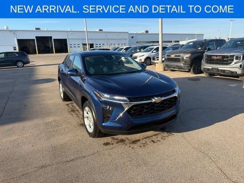 Used 2024 Chevrolet Trax LS w/ LS Convenience Package FWD image 13
